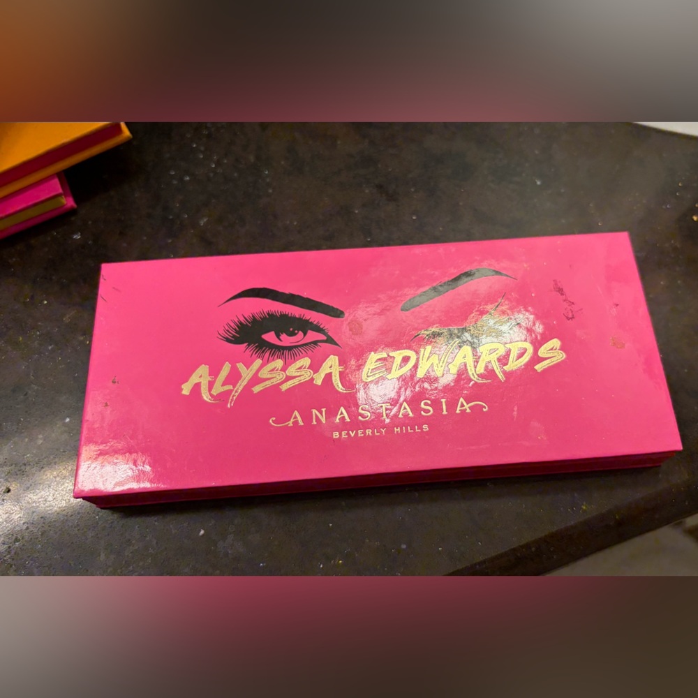 Anastasia Beverly Hills Alyssa Edwards Eyeshadow Palette - Hot Pink